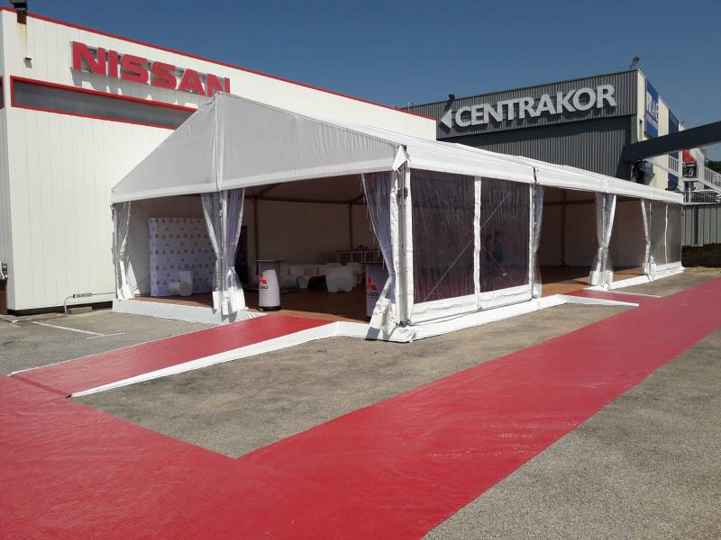 Chapiteaux et structures en 10m, 12m, 13m, 15m, 20m, 22m, 25m, 30m de large extensibles par travées de 5m