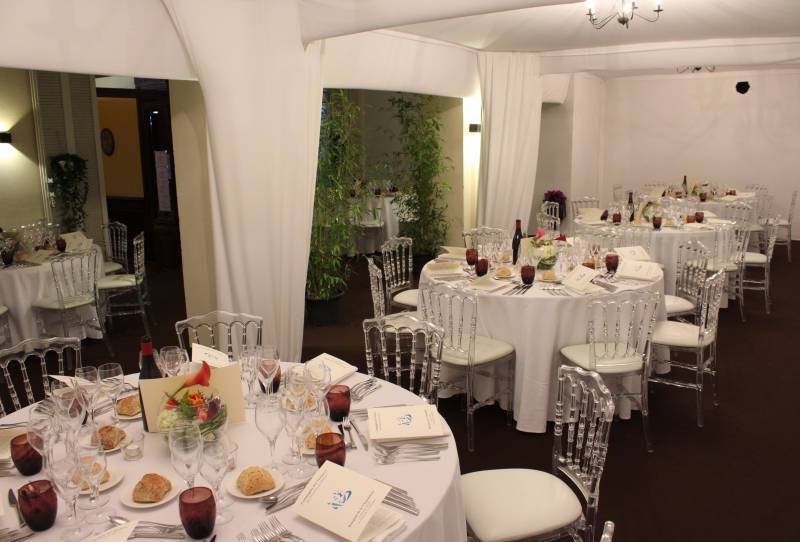 Location de tentes de réception haut de gamme pour mariage et cérémonie entièrement transparente pour événement de prestige à Cannes